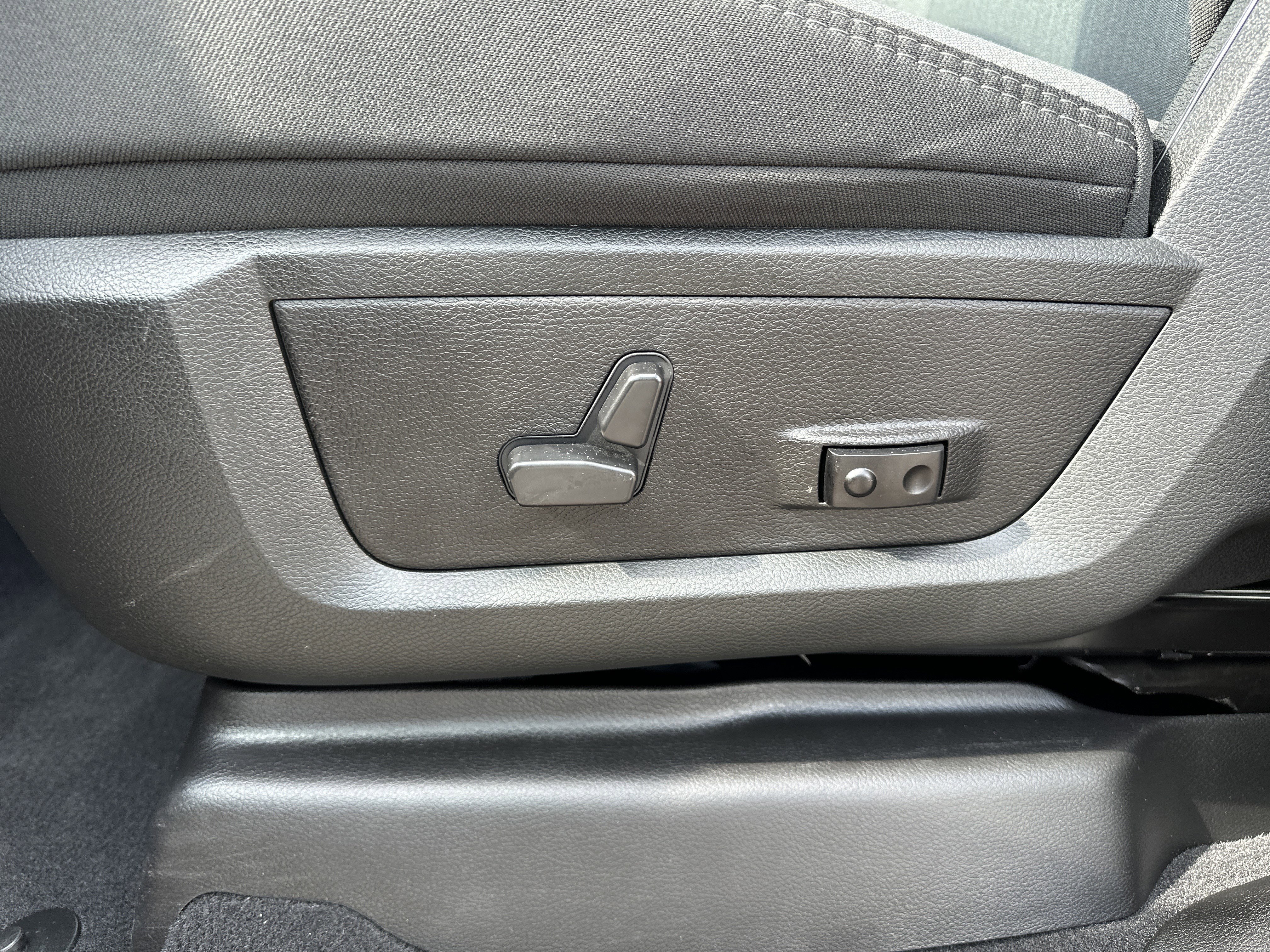 Used 2024 RAM 2500 Big Horn w/ Bed Utility Group image 10