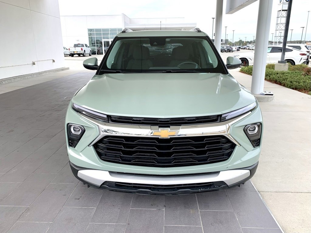 Used 2025 Chevrolet TrailBlazer LT w/ Convenience Package image 2