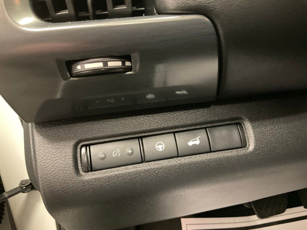 Used 2023 Nissan Pathfinder SL image 16