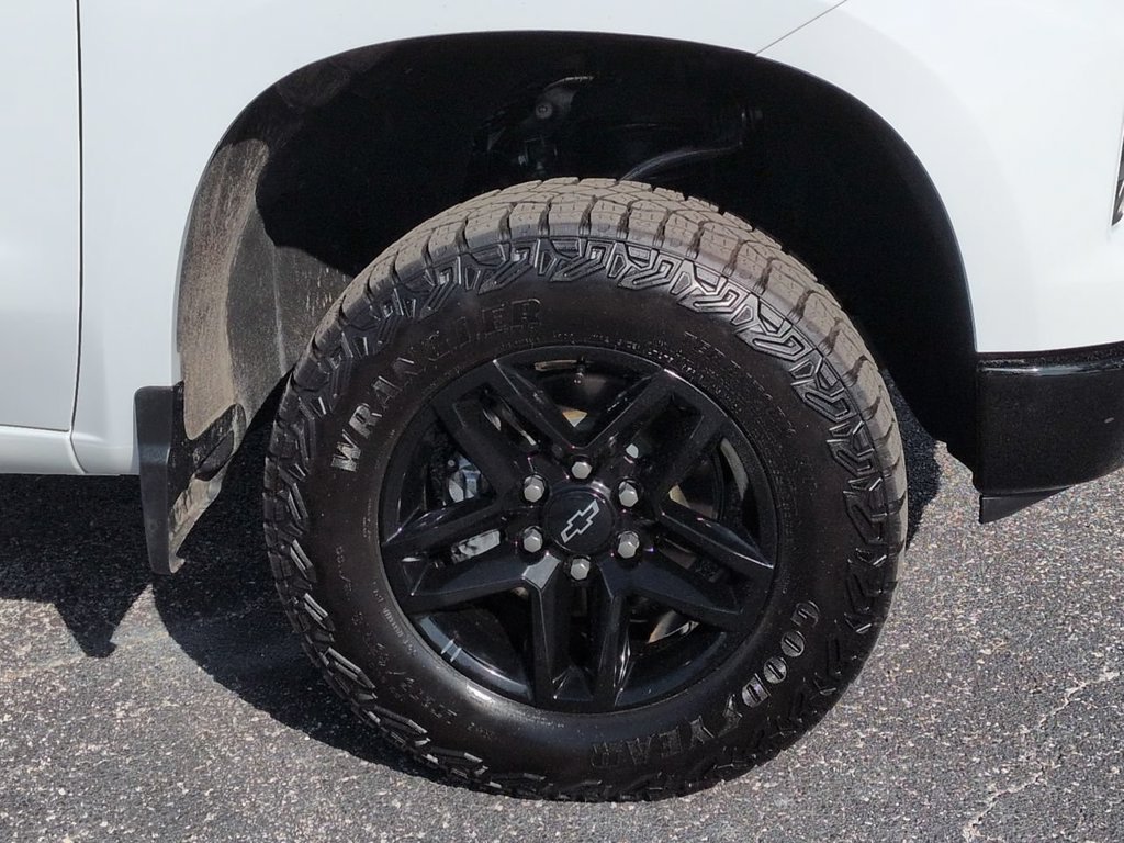 Used 2025 Chevrolet Silverado 1500 Custom Trail Boss AWD/4WD image 11