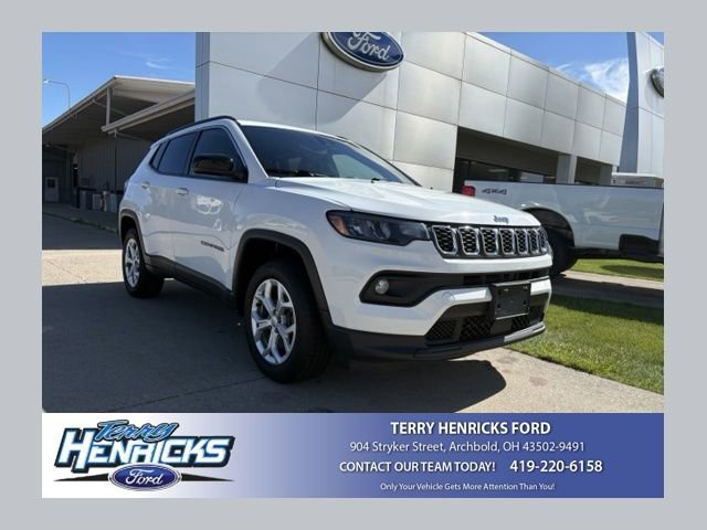 Used 2024 Jeep Compass Latitude AWD/4WD image 1