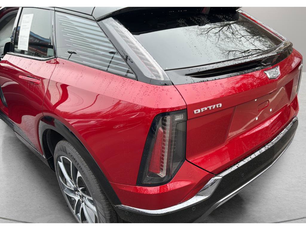 Certified 2025 Cadillac Optiq Sport 2 image 29