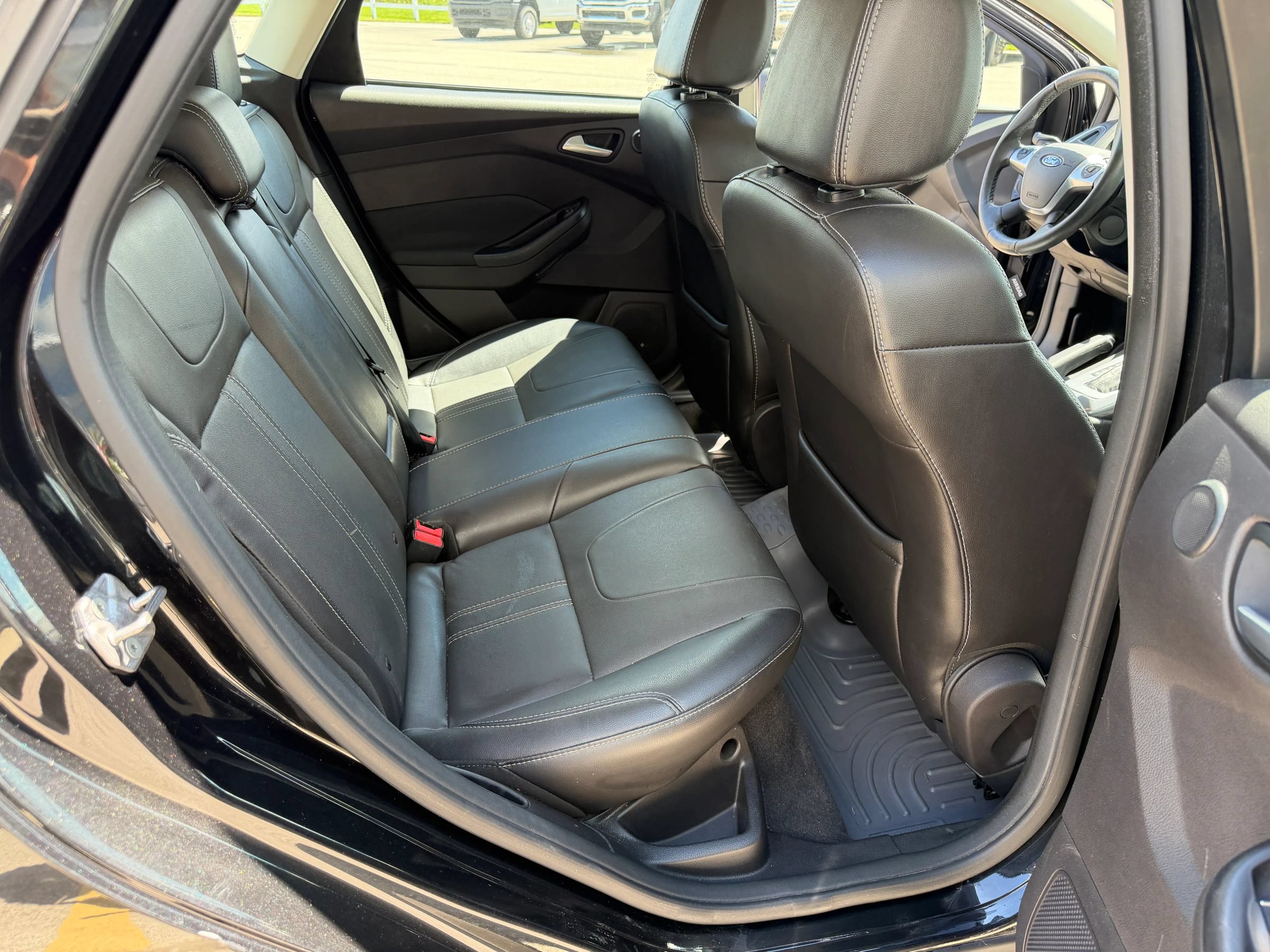 Used 2014 Ford Focus Titanium FWD image 24