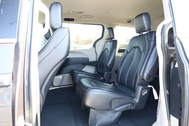 Used 2023 Chrysler Pacifica Touring-L image 26