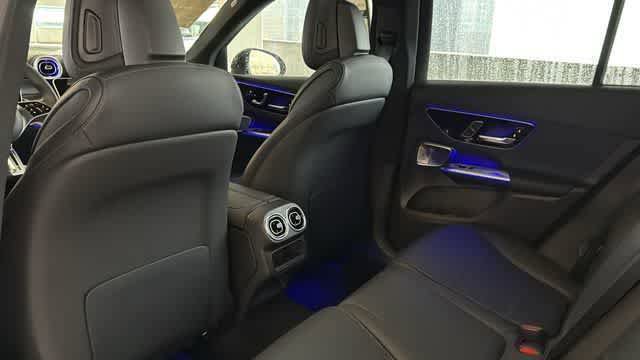 Used 2025 Mercedes-Benz GLC 300 4MATIC image 29