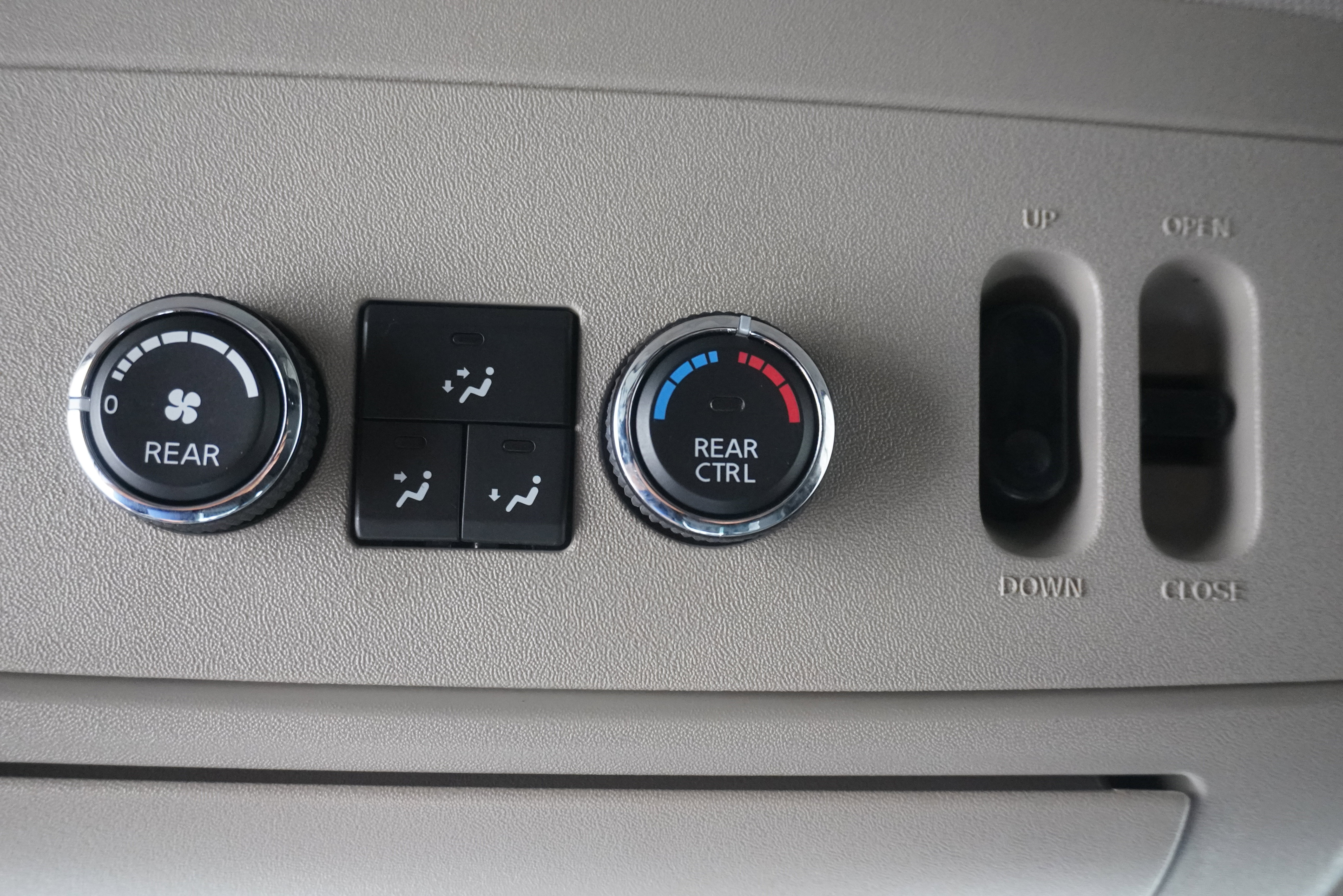 Used 2014 Nissan Armada Platinum w/ 2nd Row Captain Seat Package RWD image 24