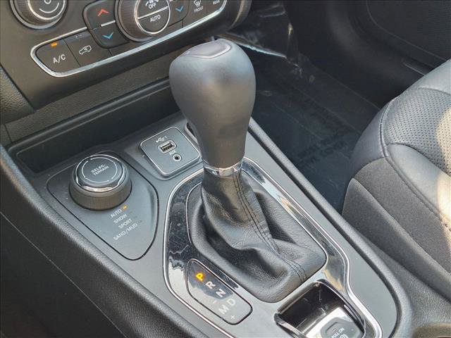 Used 2019 Jeep Cherokee Limited AWD/4WD image 12