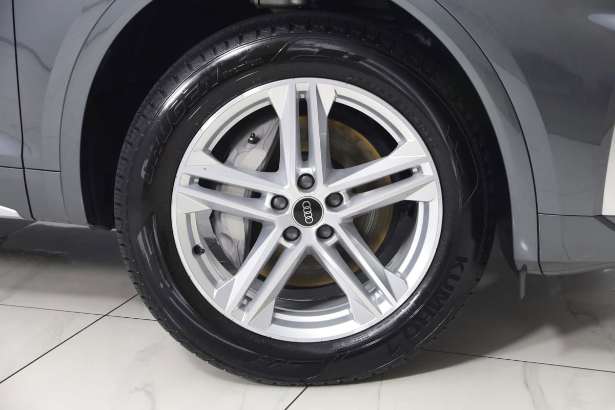 Used 2024 Audi Q5 e Premium Plus w/ Premium Plus Package image 15
