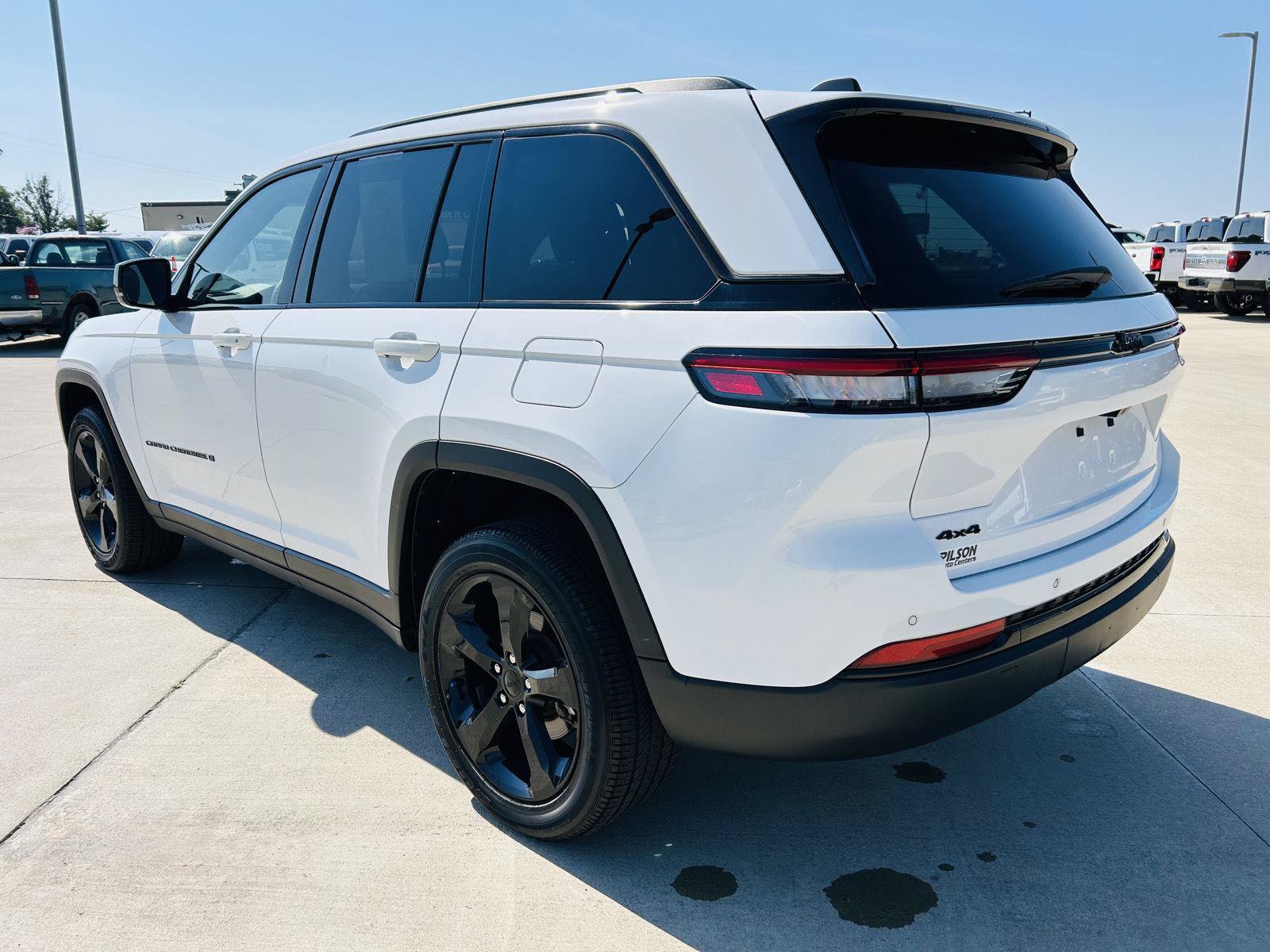 Used 2023 Jeep Grand Cherokee Altitude AWD/4WD image 36