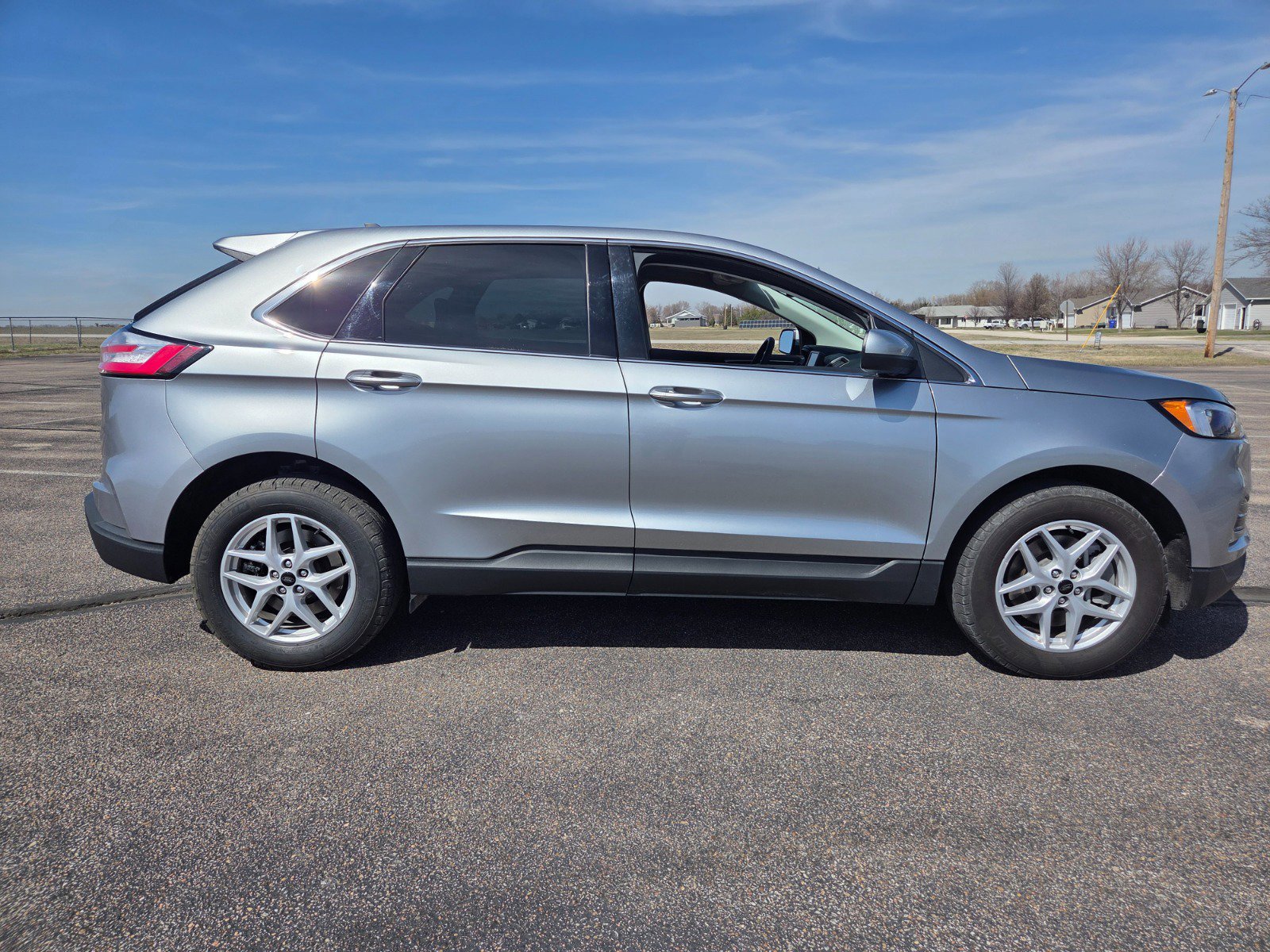 Certified 2024 Ford Edge SEL w/ Convenience Package image 2