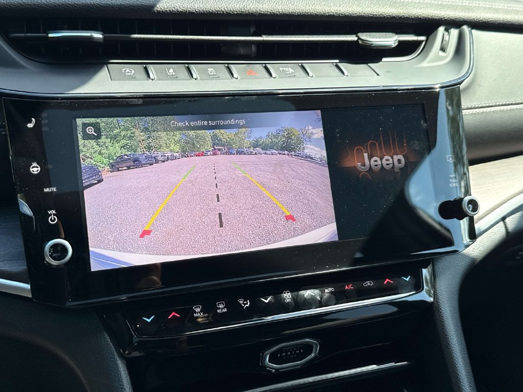 New 2027 Jeep Grand Cherokee Altitude AWD/4WD image 20