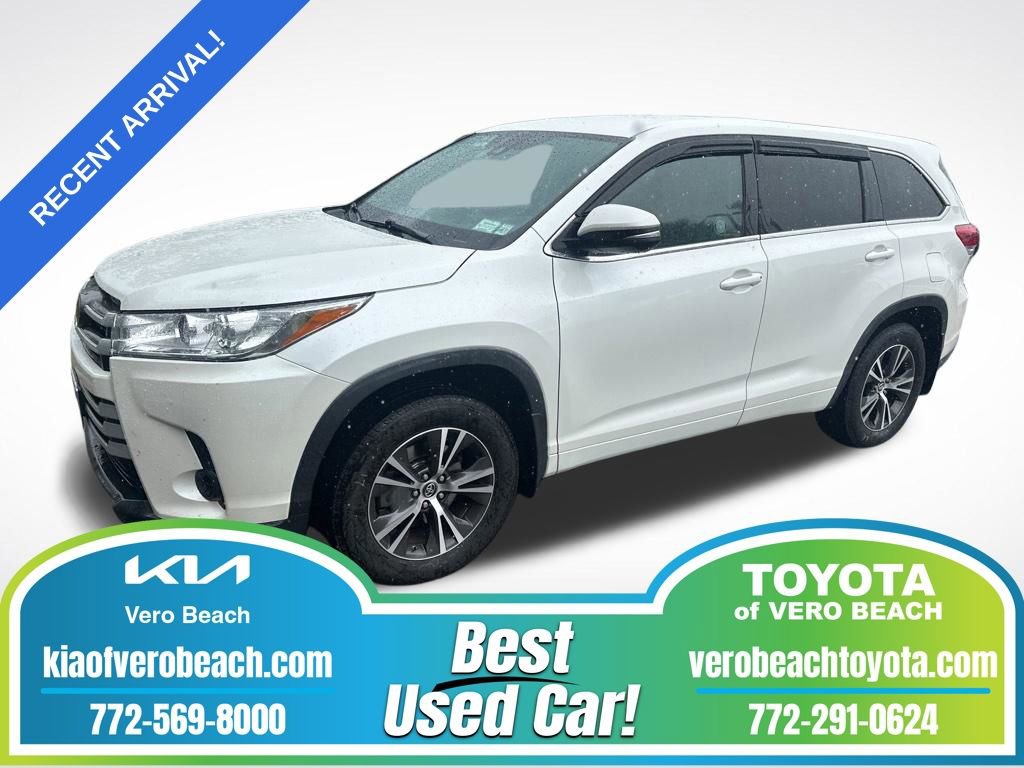 Used 2017 Toyota Highlander LE AWD/4WD image 1