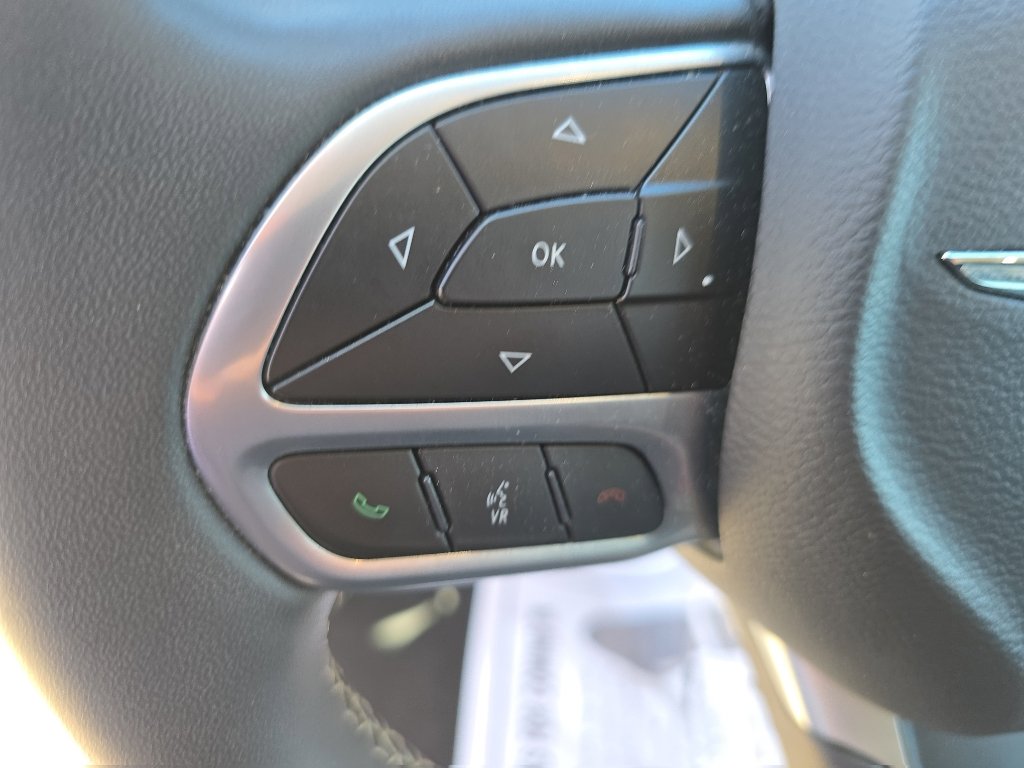 Used 2024 Chrysler Pacifica Limited FWD image 20