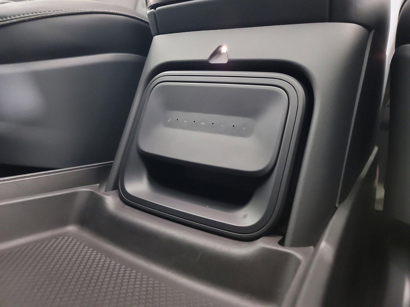 Used 2022 Rivian R1T Adventure image 31