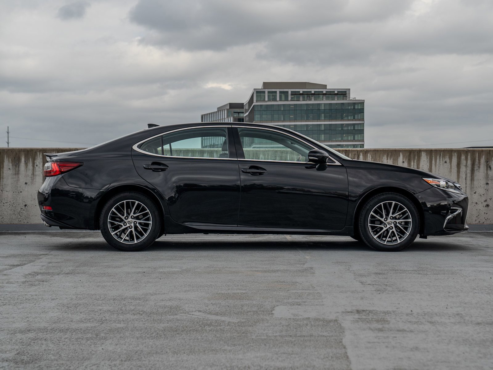 Used 2017 Lexus ES 350 w/ Navigation System Package FWD image 6