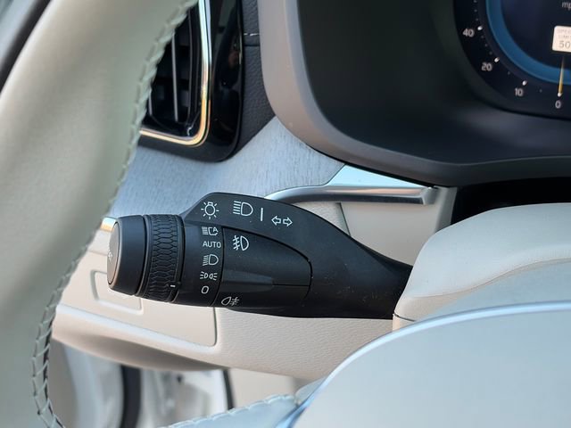 Used 2025 Volvo XC60 B5 Ultra w/ Protection Package Premier image 32