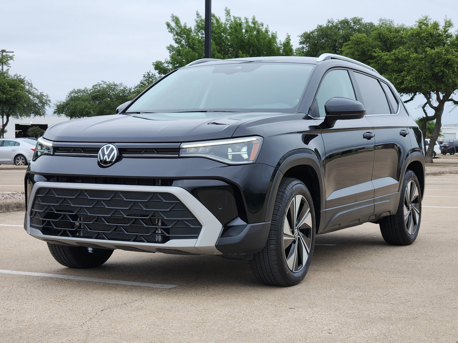 Used 2026 Volkswagen Taos SE AWD/4WD image 2