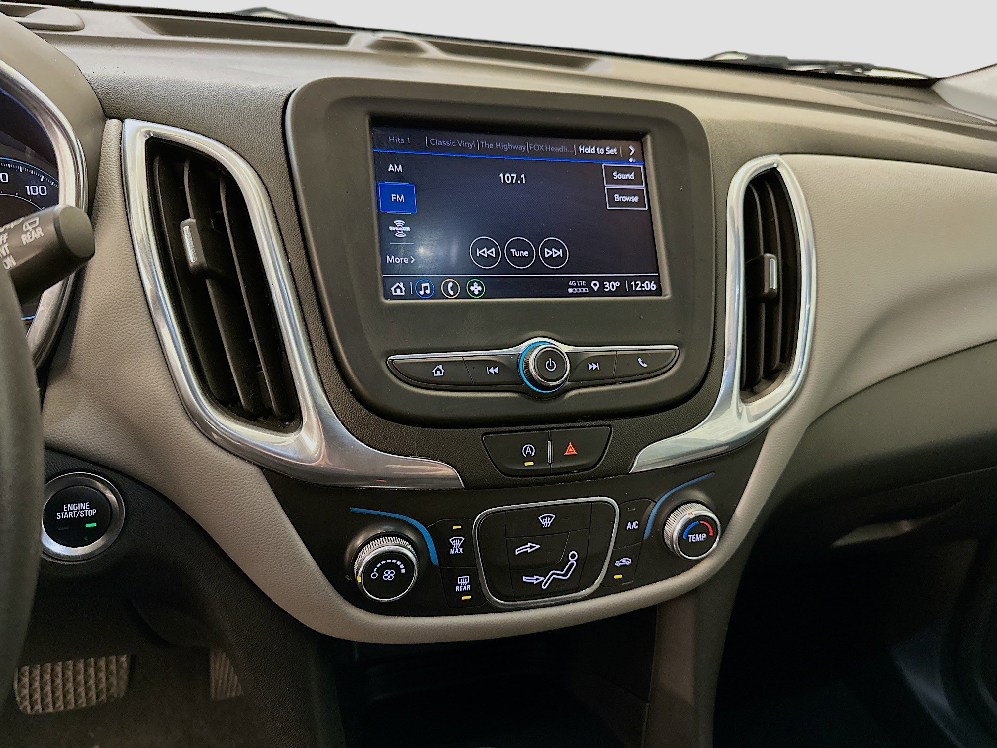 Used 2022 Chevrolet Equinox LT image 25