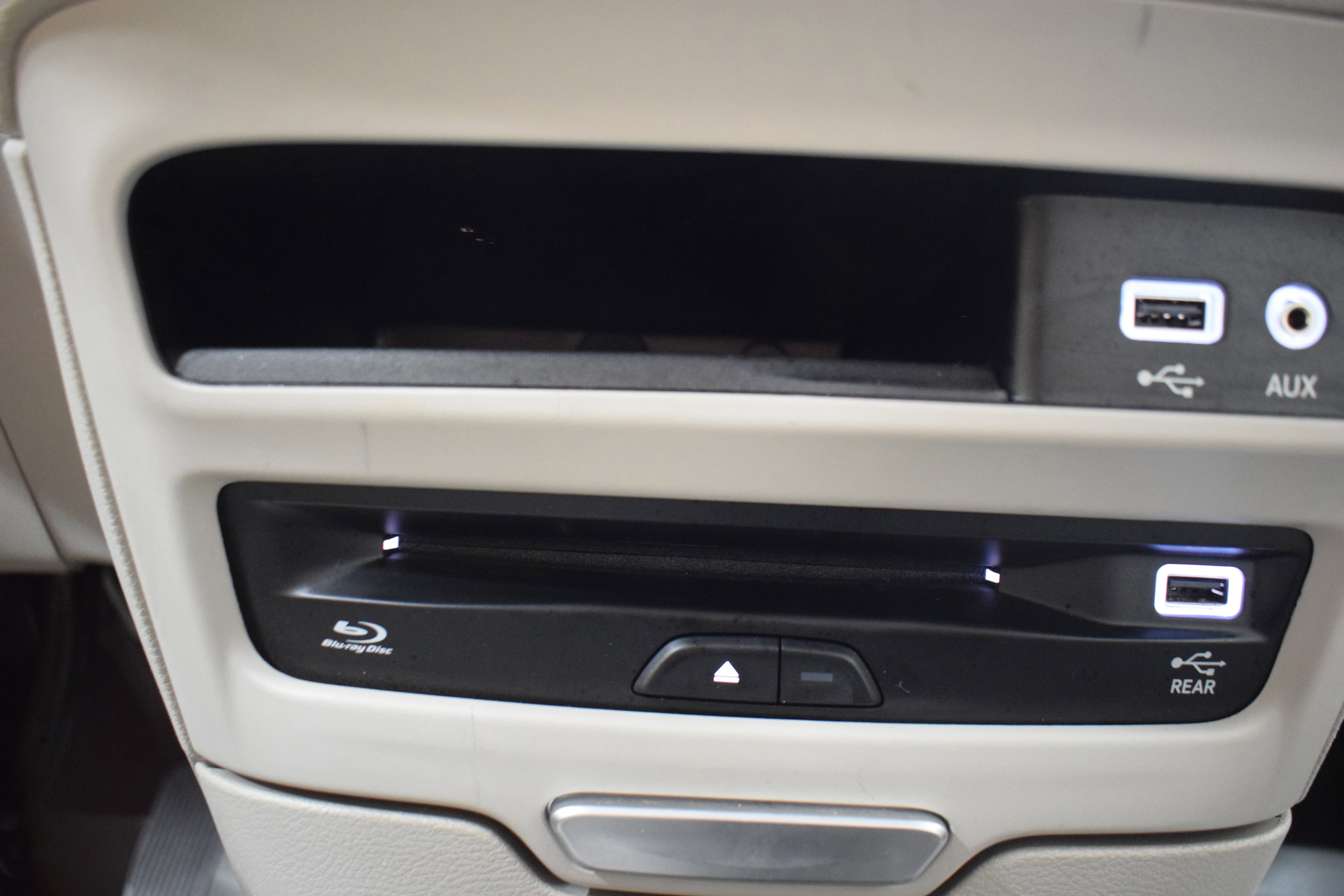 Used 2017 Chrysler Pacifica Platinum image 28