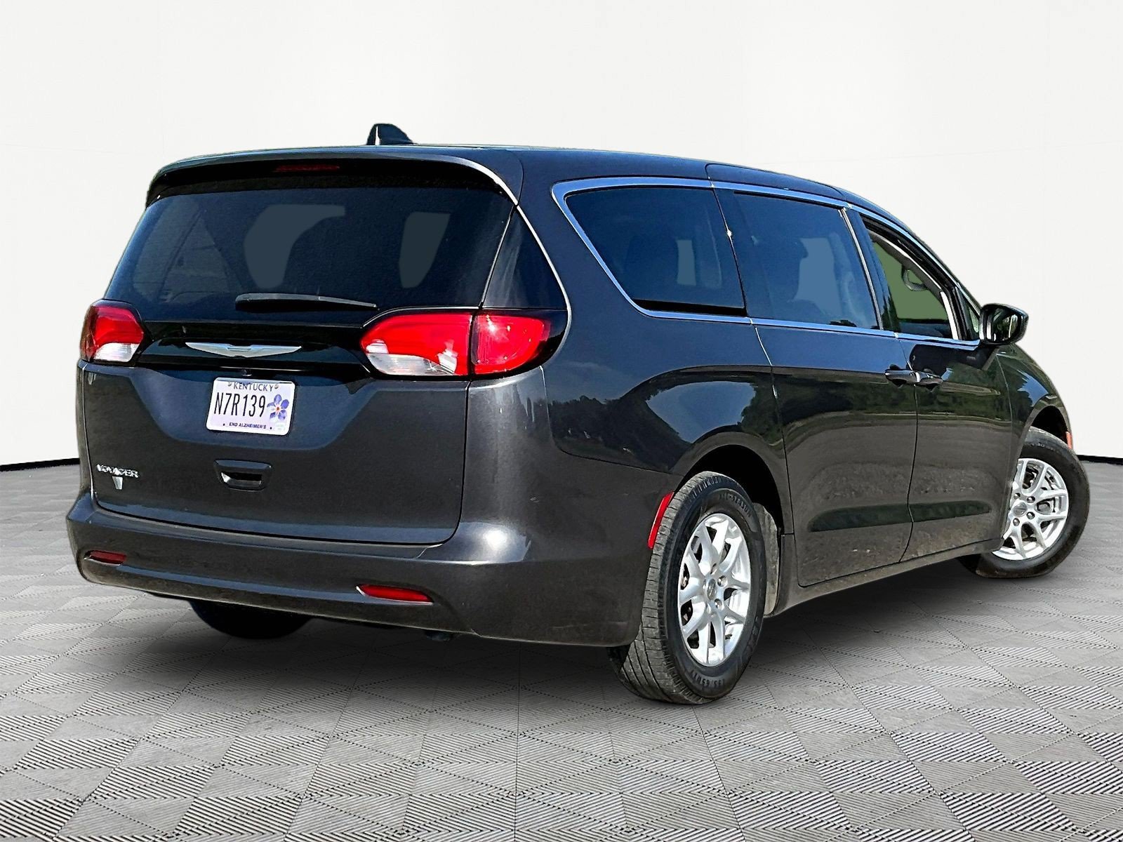 Used 2023 Chrysler Voyager LX FWD image 6