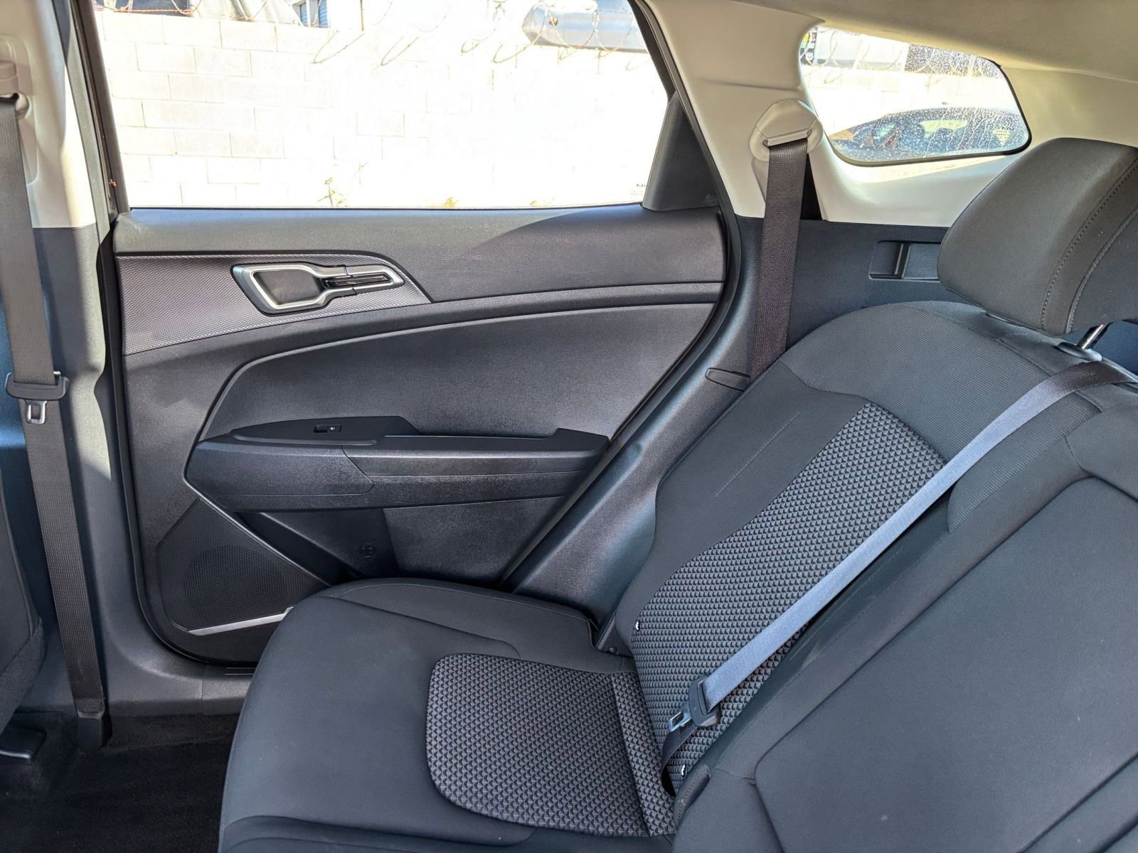 Used 2025 Kia Sportage LX image 38