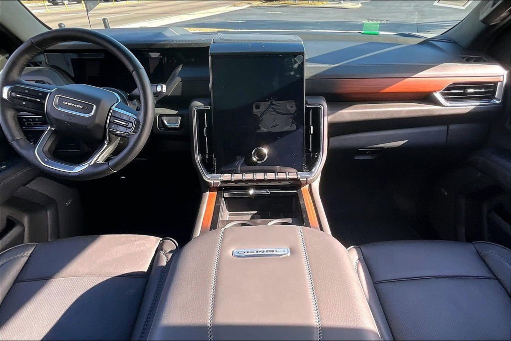 Used 2025 GMC Yukon XL Denali image 7