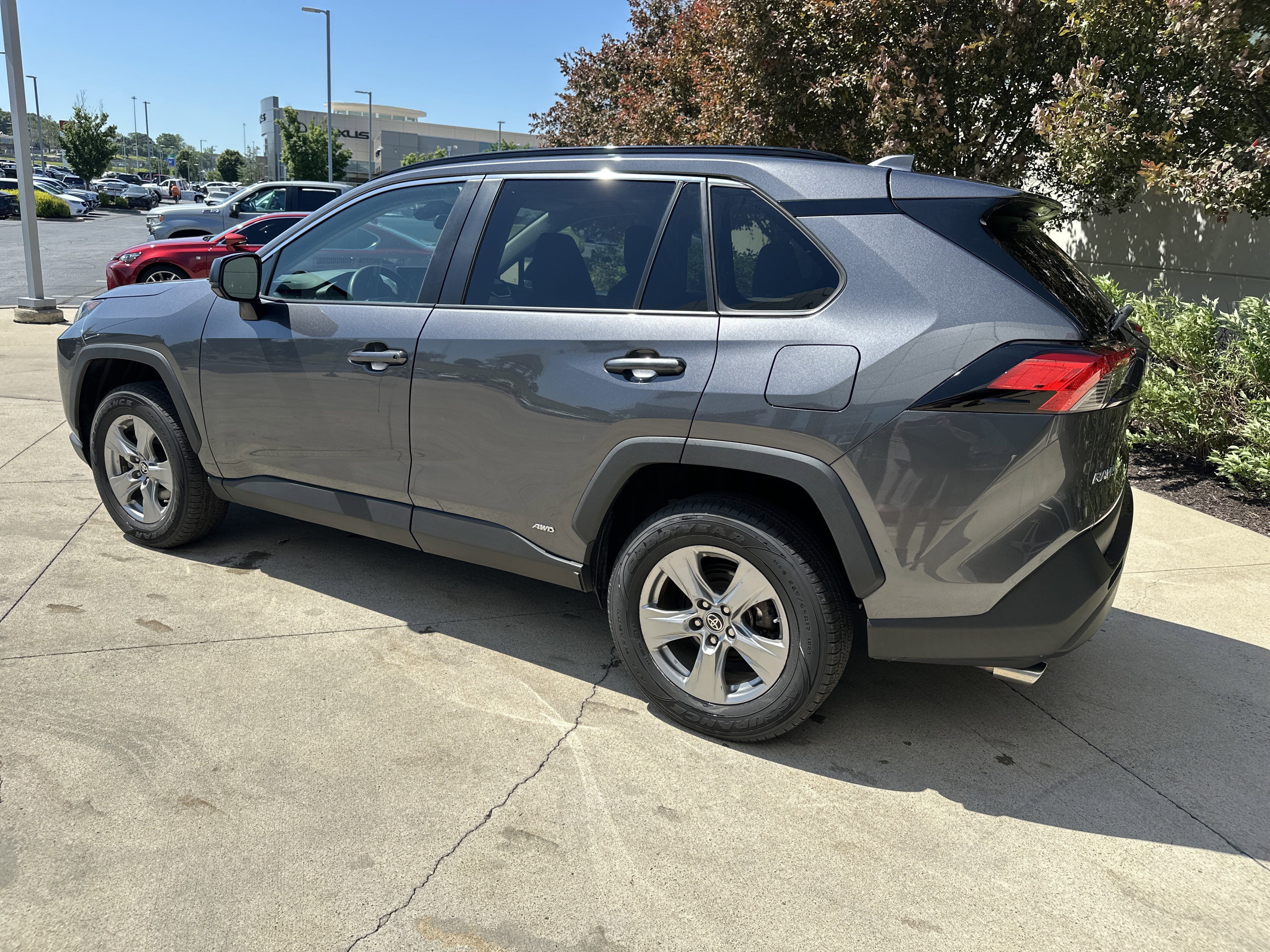 Used 2022 Toyota RAV4 LE AWD/4WD image 7
