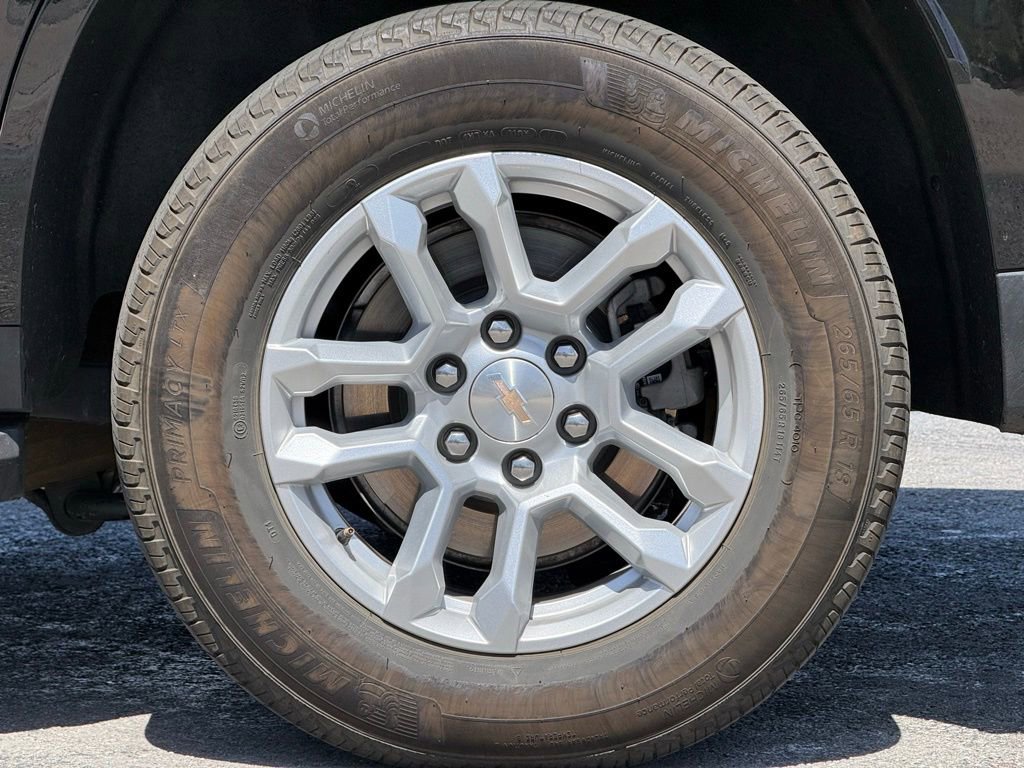 Used 2025 Chevrolet Tahoe LT AWD/4WD image 3