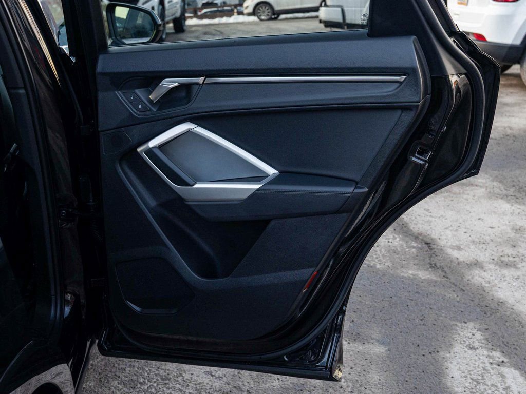 Used 2025 Audi Q3 2.0T Premium image 15