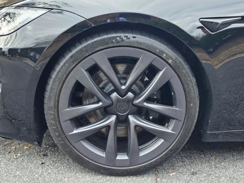 Used 2022 Tesla Model S Plaid image 8