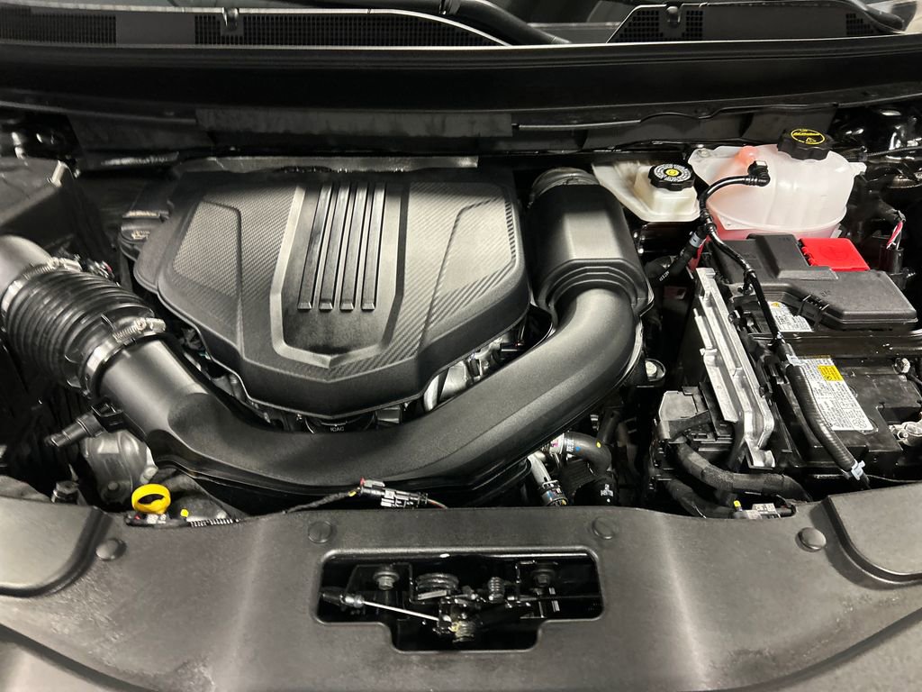 Used 2025 Chevrolet Traverse LT w/ Driver Confidence Package image 27