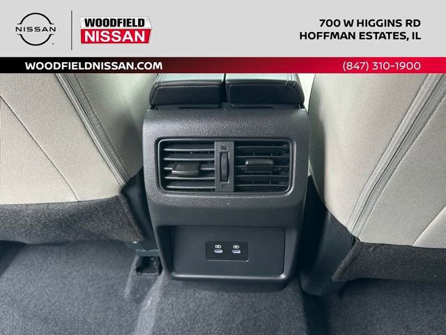 Certified 2025 Nissan Rogue SV image 31