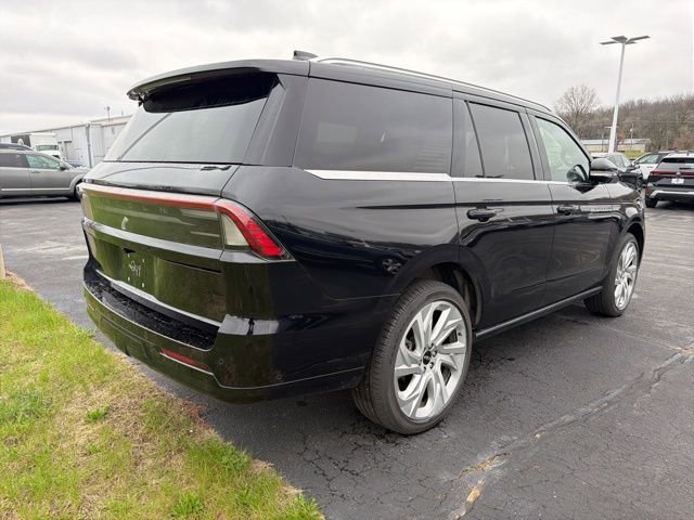 Used 2025 Lincoln Navigator Reserve image 7