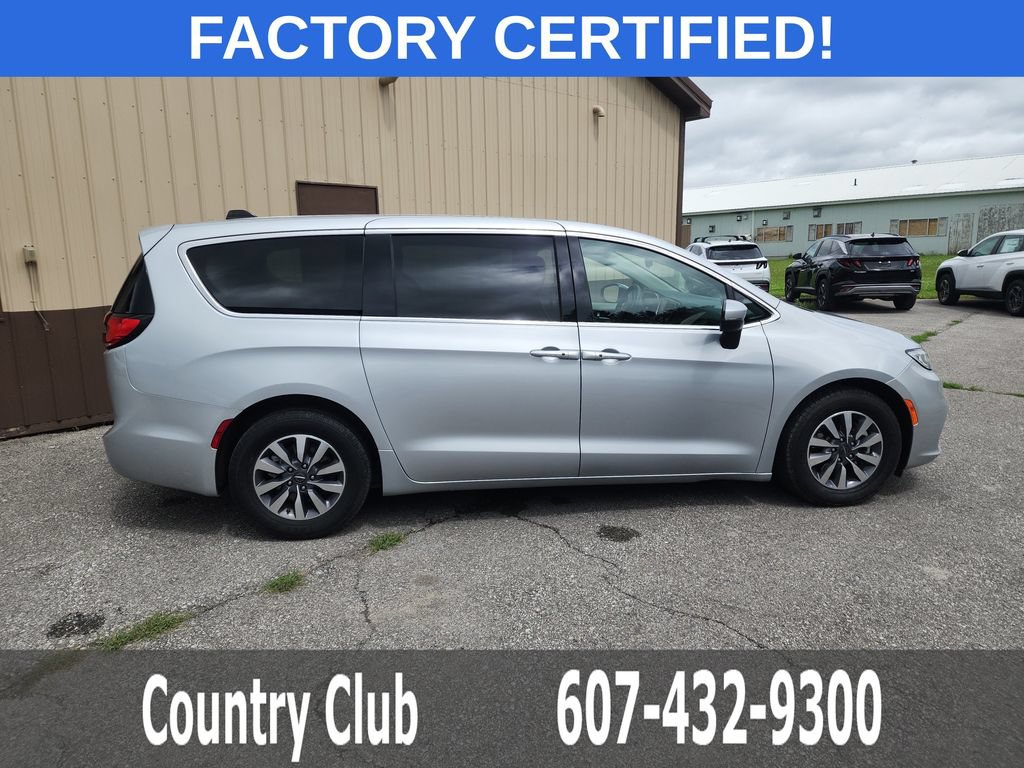 Used 2023 Chrysler Pacifica Touring-L FWD image 9