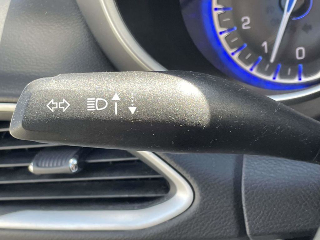 Certified 2023 Chrysler Pacifica Touring-L FWD image 35