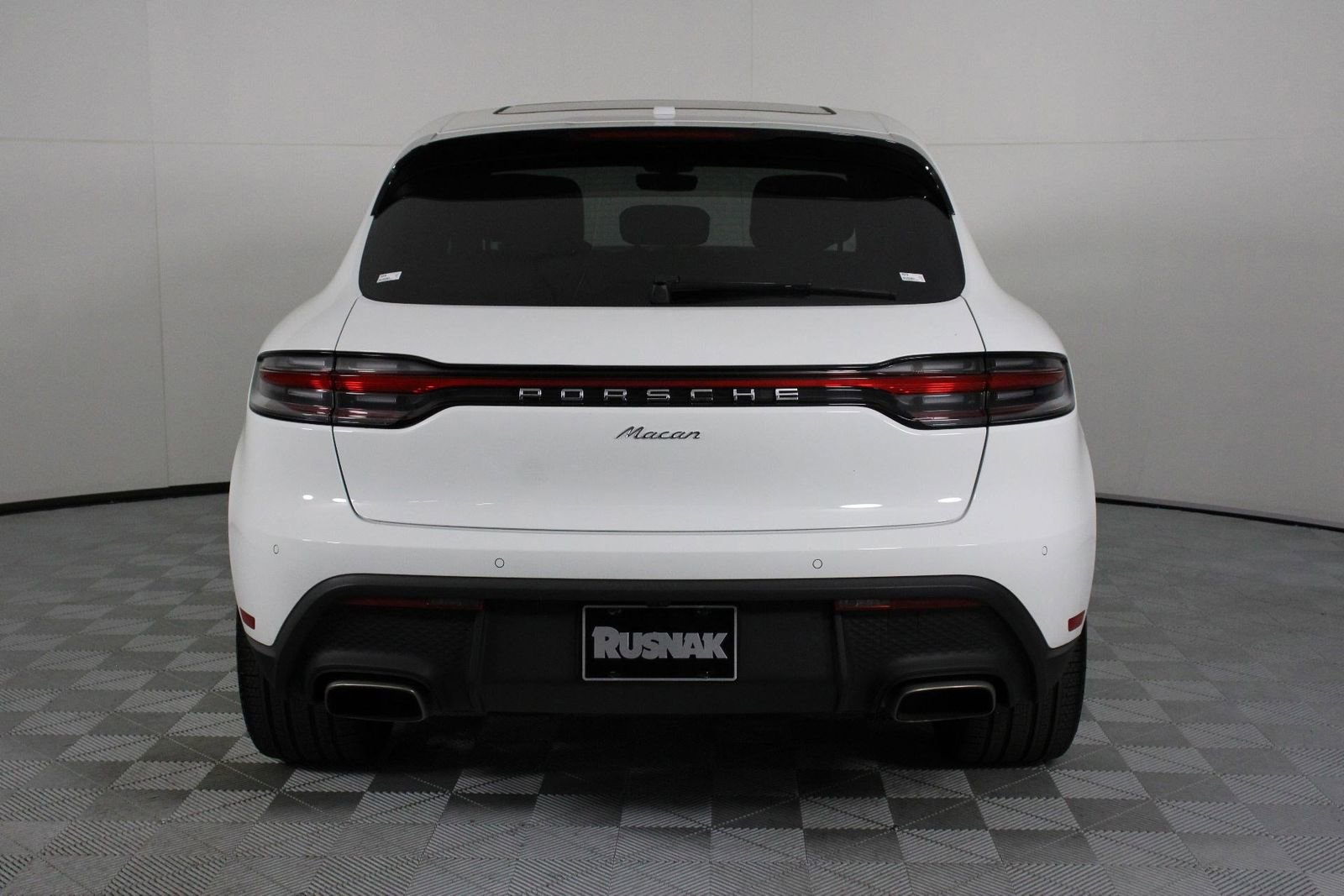 Certified 2025 Porsche Macan image 6