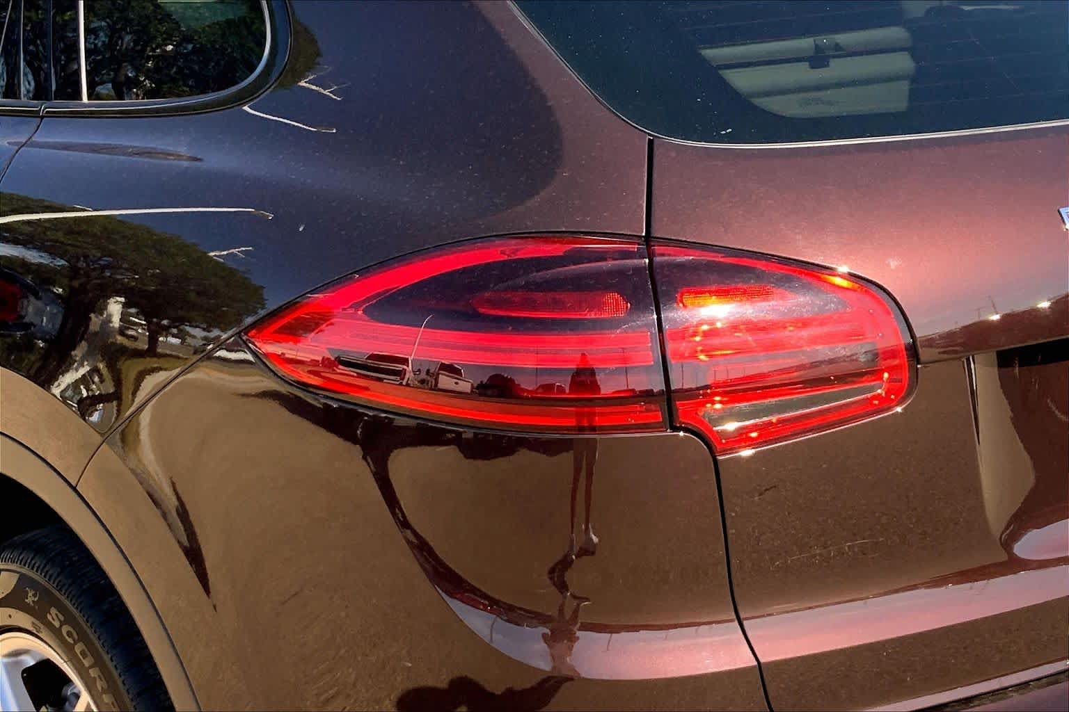 Used 2018 Porsche Cayenne S AWD/4WD image 28