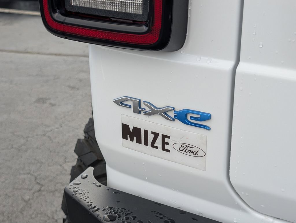 Used 2022 Jeep Wrangler Unlimited Sahara w/ Cold Weather Group image 21