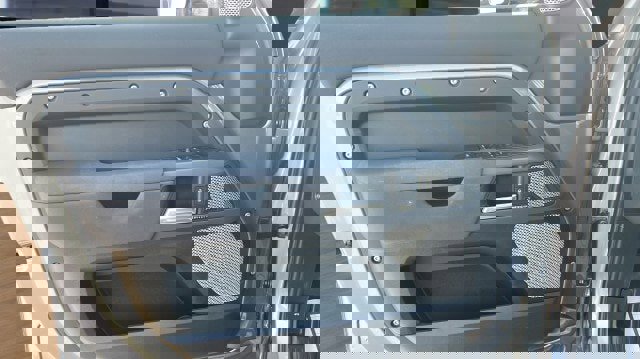 Used 2023 Land Rover Defender 130 X-Dynamic SE image 21