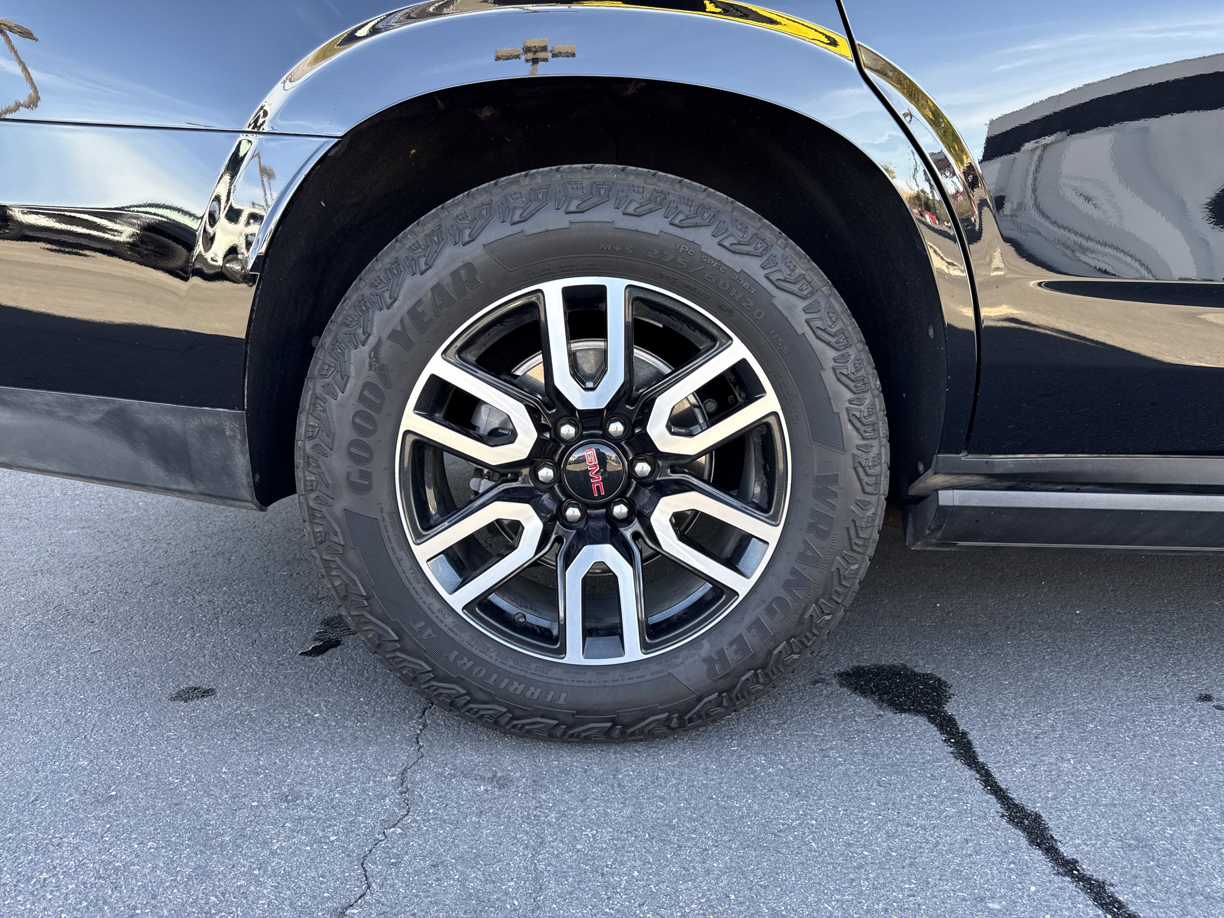 Used 2024 GMC Yukon AT4 w/ AT4 Premium Plus Package image 44