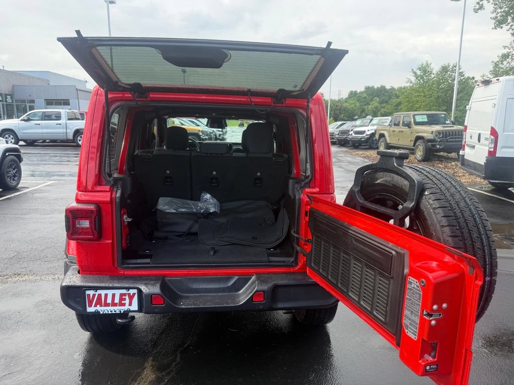 Used 2025 Jeep Wrangler Unlimited Sahara w/ Safety Group AWD/4WD image 45