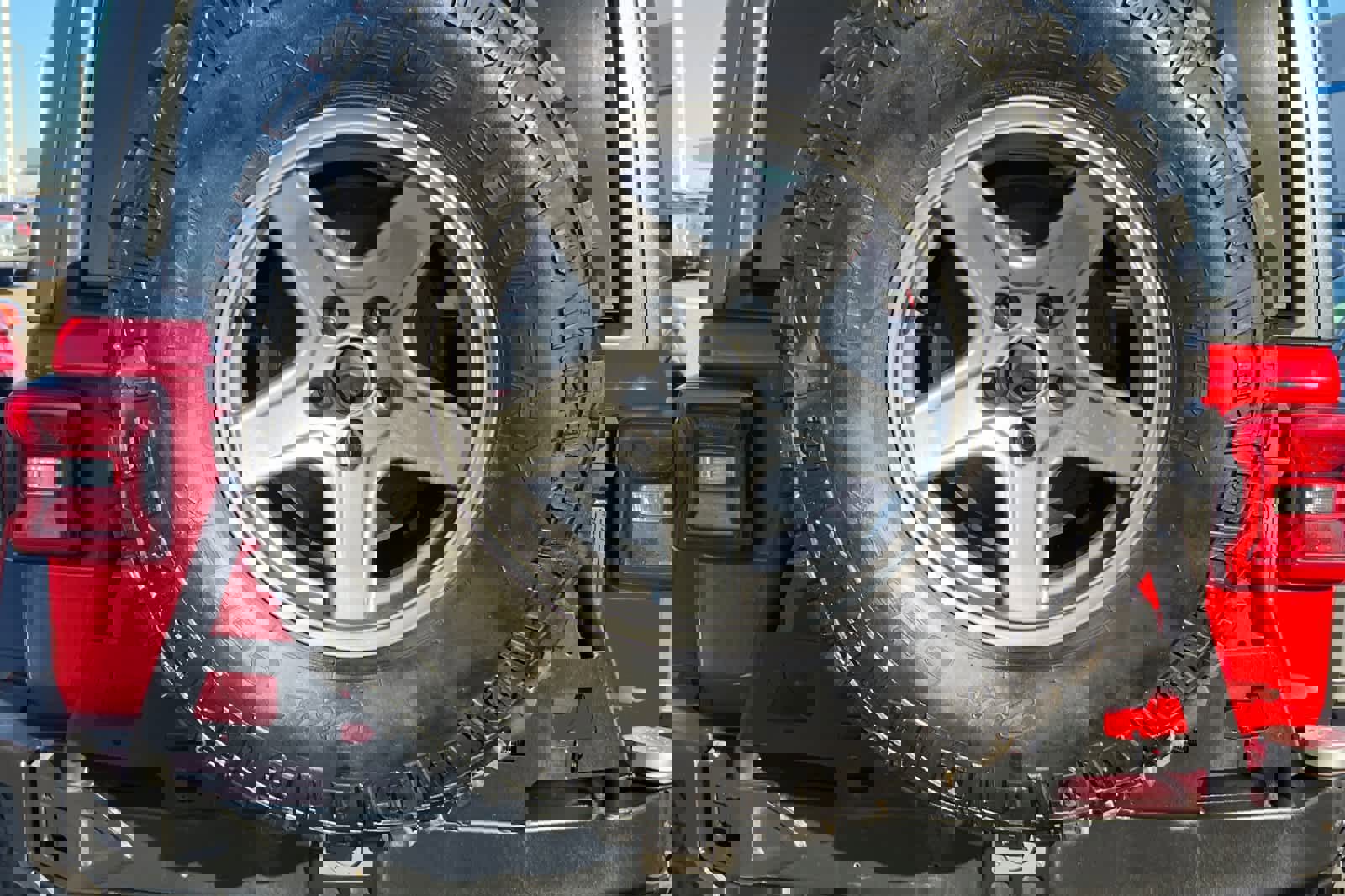 Used 2018 Jeep Wrangler Unlimited Rubicon w/ Steel Bumper Group image 15