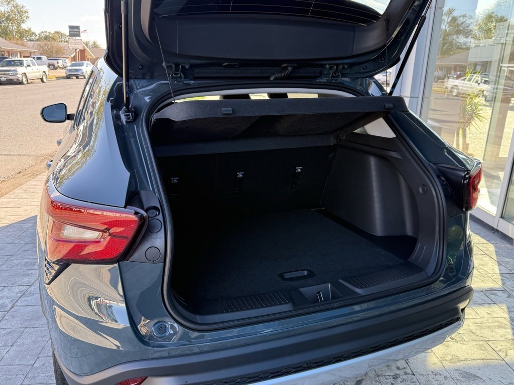 New 2026 Chevrolet Trax LT w/ Sunroof Package image 24