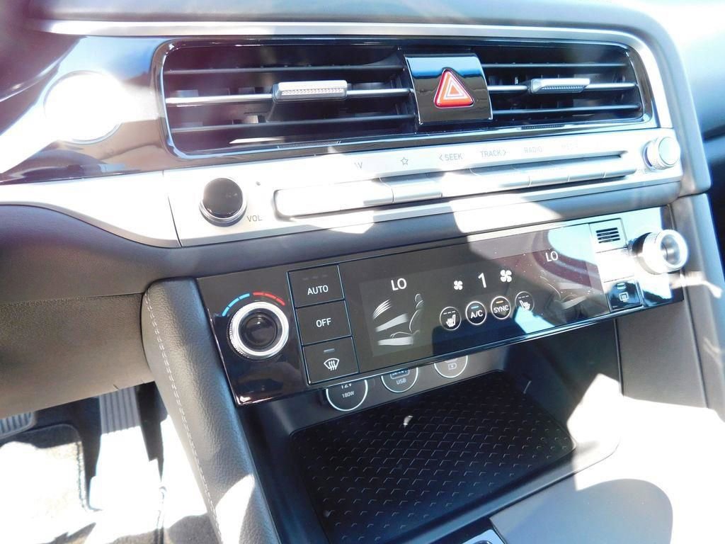 Used 2026 Genesis G70 2.5T image 26