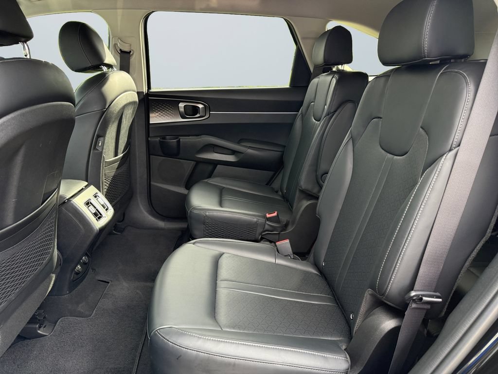 Used 2023 Kia Sorento EX AWD/4WD image 13
