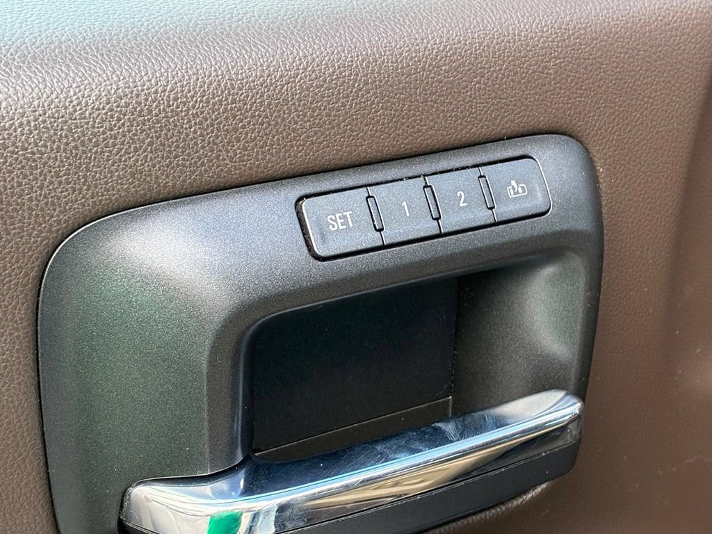 Used 2018 Chevrolet Silverado 1500 LTZ w/ Sport Package AWD/4WD image 18
