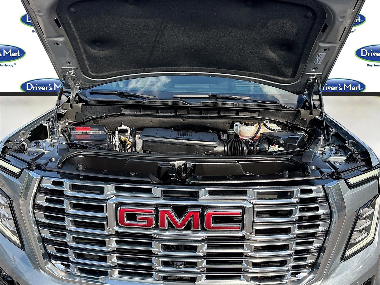 Used 2025 GMC Yukon Denali RWD image 32