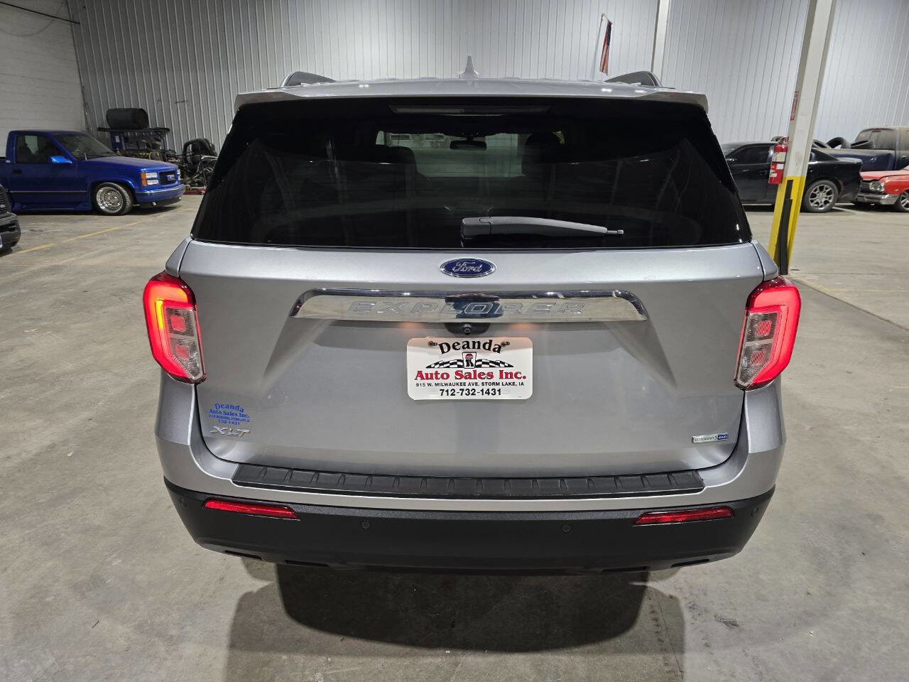 Used 2020 Ford Explorer XLT w/ Comfort Package image 11