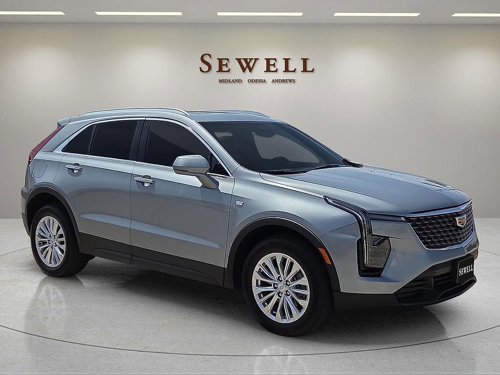 Used 2024 Cadillac XT4 Luxury w/ Cold Weather Package FWD image 7