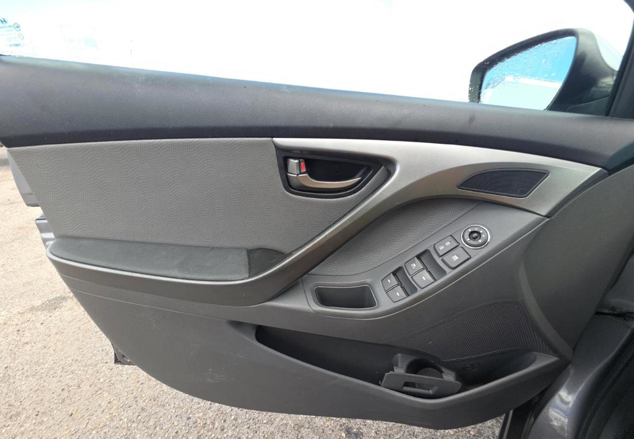 Used 2013 Hyundai Elantra Limited image 12